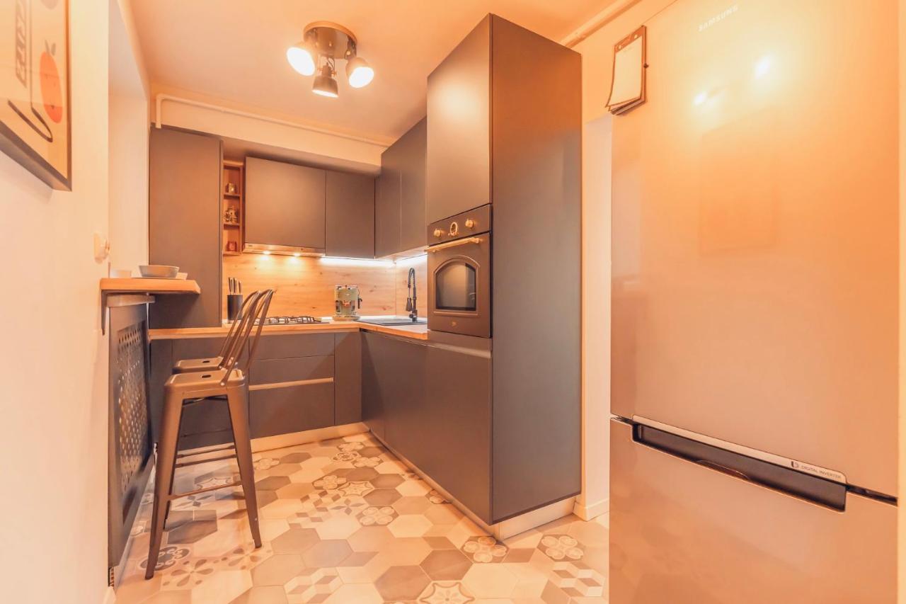 Castanilor 6 - Hip Industrial Apartment Close To City Centre Braşov Esterno foto